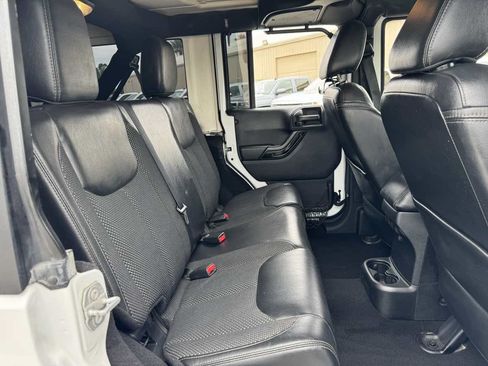 Used 2016 Jeep Wrangler Unlimited Sahara AWD/4WD image 16