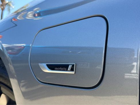 Used 2023 BMW 530e w/ M Sport Package image 39