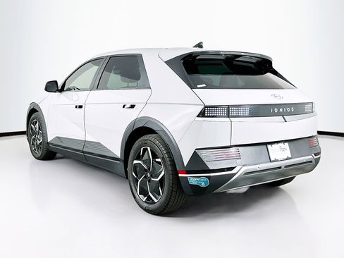 Used 2024 Hyundai Ioniq 5 SE image 5