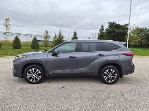 Used 2022 Toyota Highlander XLE AWD/4WD image 8