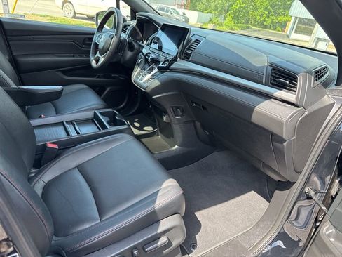 Used 2023 Honda Odyssey Sport image 8