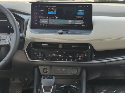 Certified 2025 Nissan Rogue SL w/ Tech Package AWD/4WD image 18