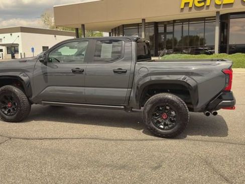 Used 2025 Toyota Tacoma TRD Pro AWD/4WD image 6