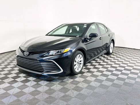 Used 2024 Toyota Camry LE w/ Convenience Package FWD image 7