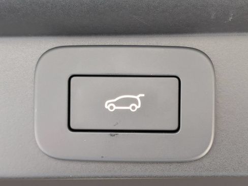 Certified 2025 Land Rover Range Rover SE AWD/4WD image 16