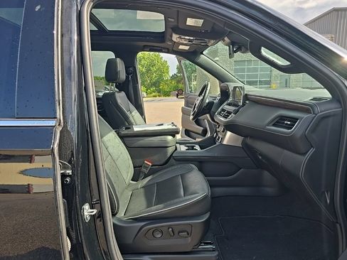 Used 2024 Chevrolet Suburban Premier AWD/4WD image 22