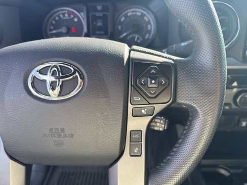 Used 2022 Toyota Tacoma TRD Off-Road image 31