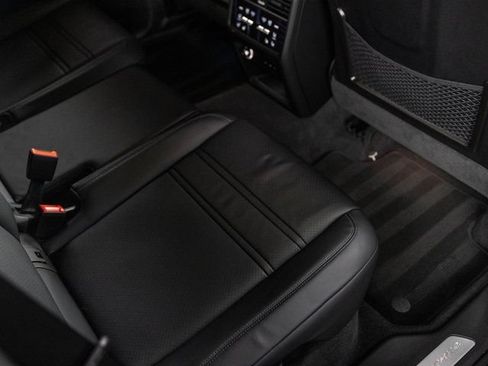 Certified 2025 Porsche Cayenne Coupe AWD/4WD image 41