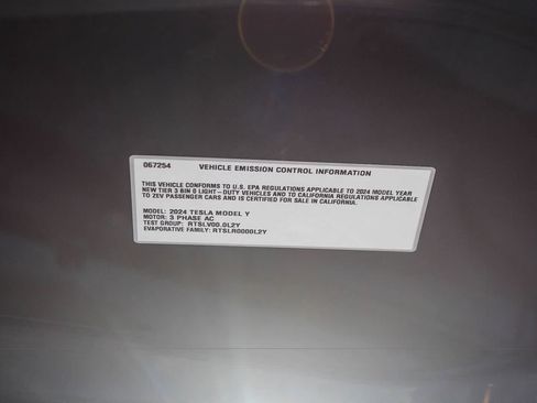 Used 2024 Tesla Model Y Long Range AWD/4WD image 36