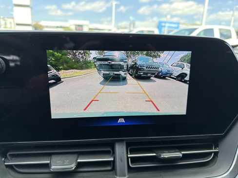 Used 2025 Chevrolet Trax LT FWD image 25