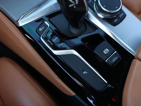 Used 2019 BMW M550i xDrive image 43