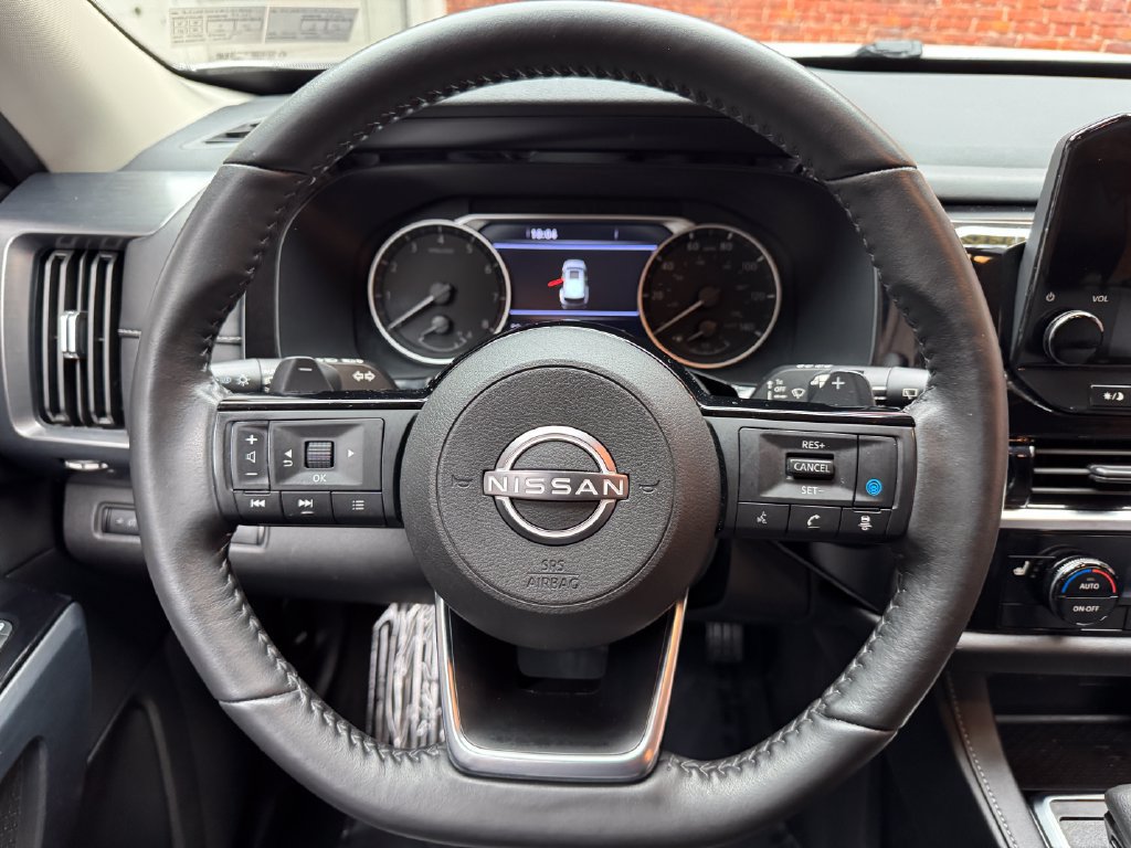 Used 2024 Nissan Pathfinder SL AWD/4WD image 13