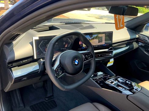 Used 2026 BMW 530i xDrive 530i xDrive w/ Premium Package image 9