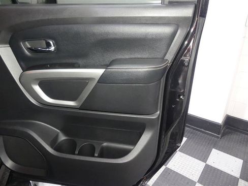 Used 2018 Nissan Titan PRO-4X AWD/4WD image 25