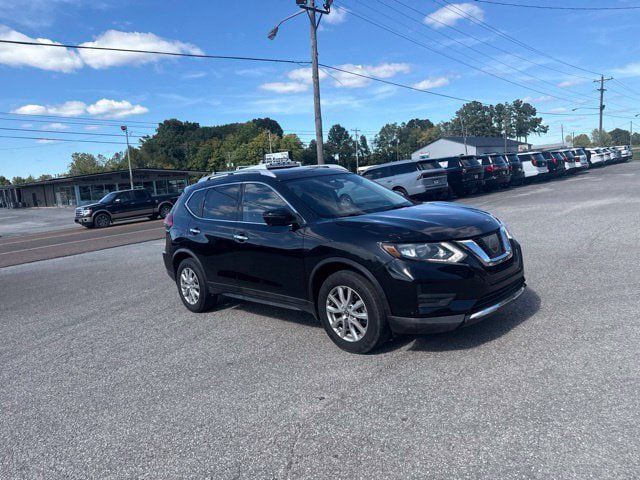 Used 2017 Nissan Rogue SV w/ SV Premium Package FWD image 10