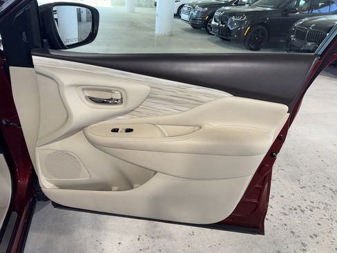 Used 2018 Nissan Murano Platinum image 9