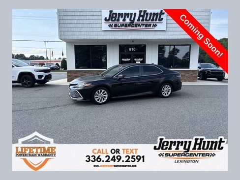 Used 2022 Toyota Camry LE FWD image 1