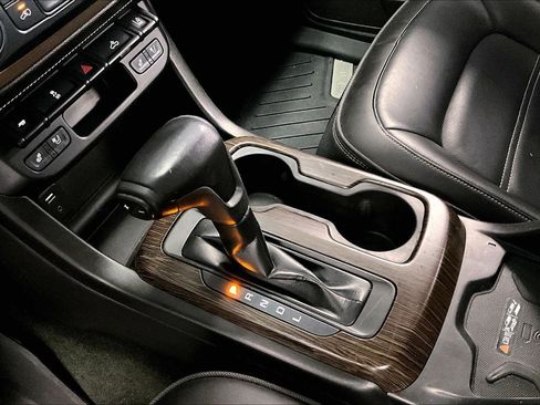 Used 2018 GMC Canyon Denali image 16