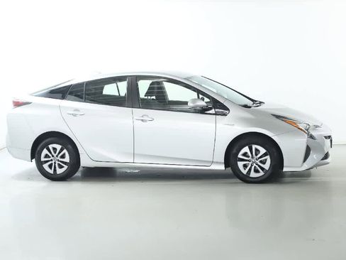 Certified 2018 Toyota Prius Two image 11