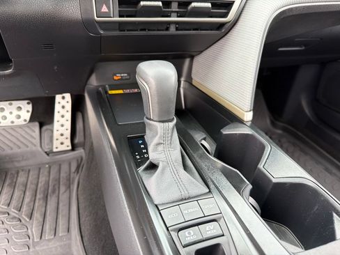 Used 2025 Toyota Camry SE FWD image 13