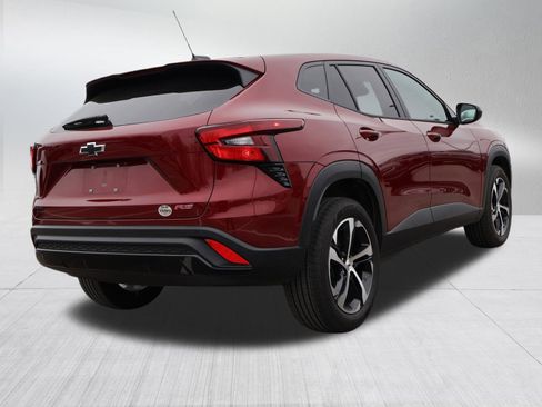 Used 2025 Chevrolet Trax RS w/ Sunroof Package image 7