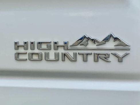 Used 2022 Chevrolet Silverado 1500 High Country w/ Technology Package image 26
