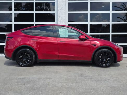 Used 2021 Tesla Model Y Long Range AWD/4WD image 2