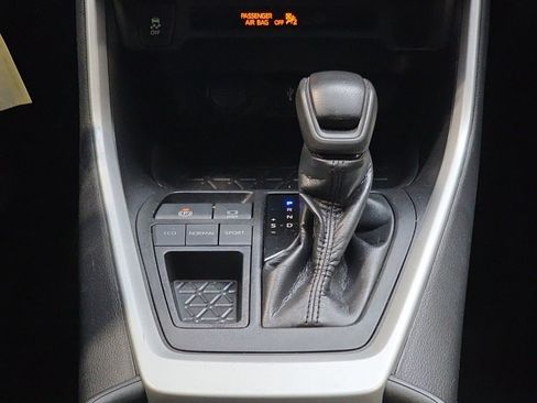 Used 2021 Toyota RAV4 LE image 21