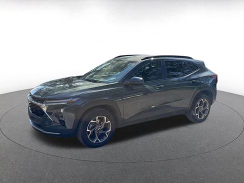 Used 2025 Chevrolet Trax LT image 8