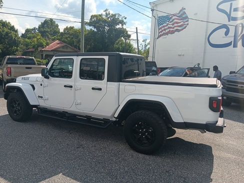 Used 2023 Jeep Gladiator Sport image 16
