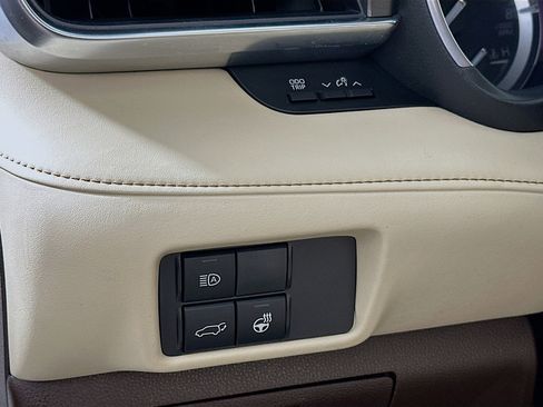 Used 2020 Toyota Highlander Limited image 10