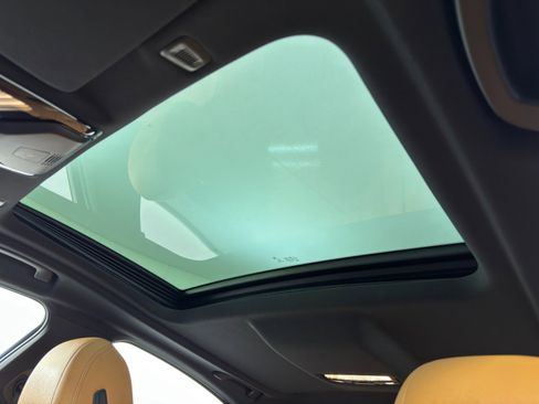 Used 2022 BMW 530e w/ Premium Package image 11