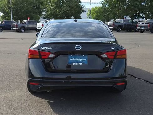Used 2022 Nissan Altima 2.5 SV FWD image 7