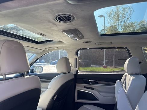 Used 2021 Kia Telluride SX w/ SX Prestige Package image 11