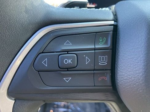 Used 2023 Jeep Grand Cherokee Altitude AWD/4WD image 24