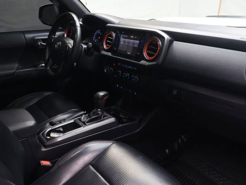 Used 2017 Toyota Tacoma TRD Pro image 11
