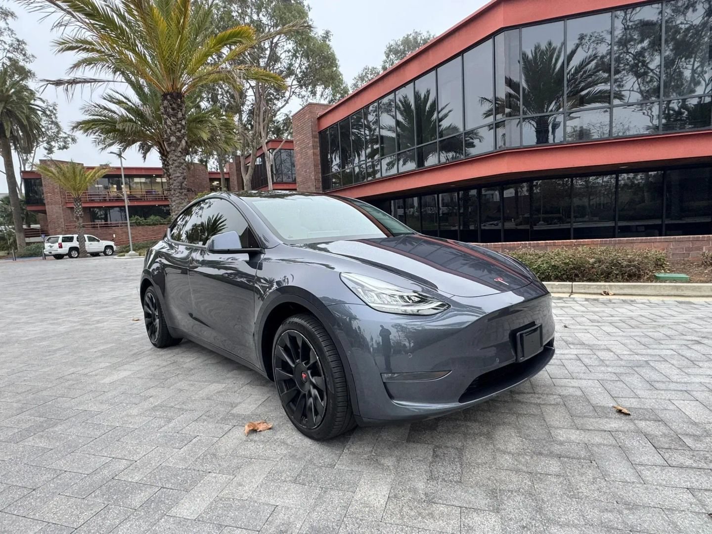 Used 2022 Tesla Model Y Long Range AWD/4WD image 3