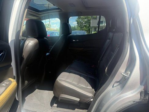 Used 2019 GMC Acadia Denali w/ Technology Package AWD/4WD image 11