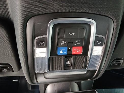 Used 2024 RAM 1500 Laramie AWD/4WD image 39
