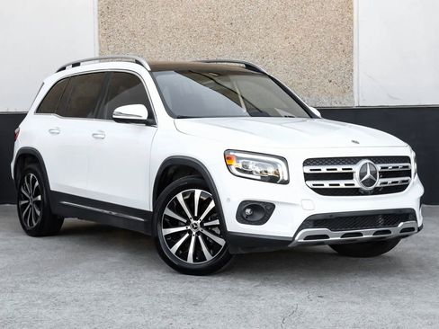 Used 2021 Mercedes-Benz GLB 250 4MATIC w/ Premium Package image 6