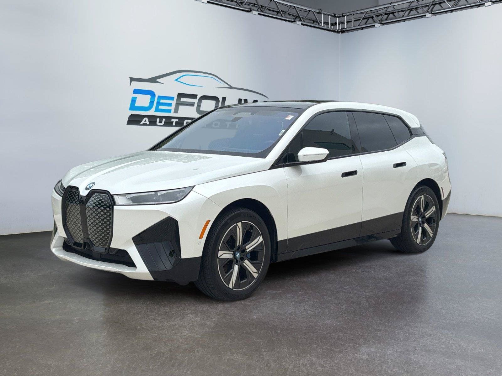 Used 2025 BMW iX xDrive50 w/ Premium Package AWD/4WD image 7