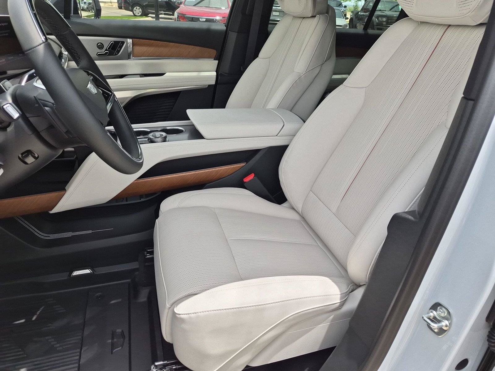 New 2027 Cadillac Vistiq Sport w/ LPO, Floor Liner Package AWD/4WD image 27