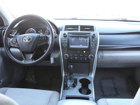 Used 2017 Toyota Camry LE FWD image 13