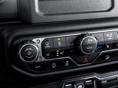 Used 2021 Jeep Wrangler Unlimited Sport S image 32