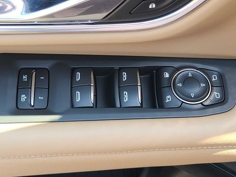 Used 2021 Chevrolet Suburban Premier w/ Premium Package AWD/4WD image 18