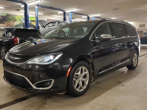 Used 2019 Chrysler Pacifica Limited image 29
