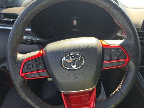 Used 2021 Toyota Sienna XSE FWD image 5