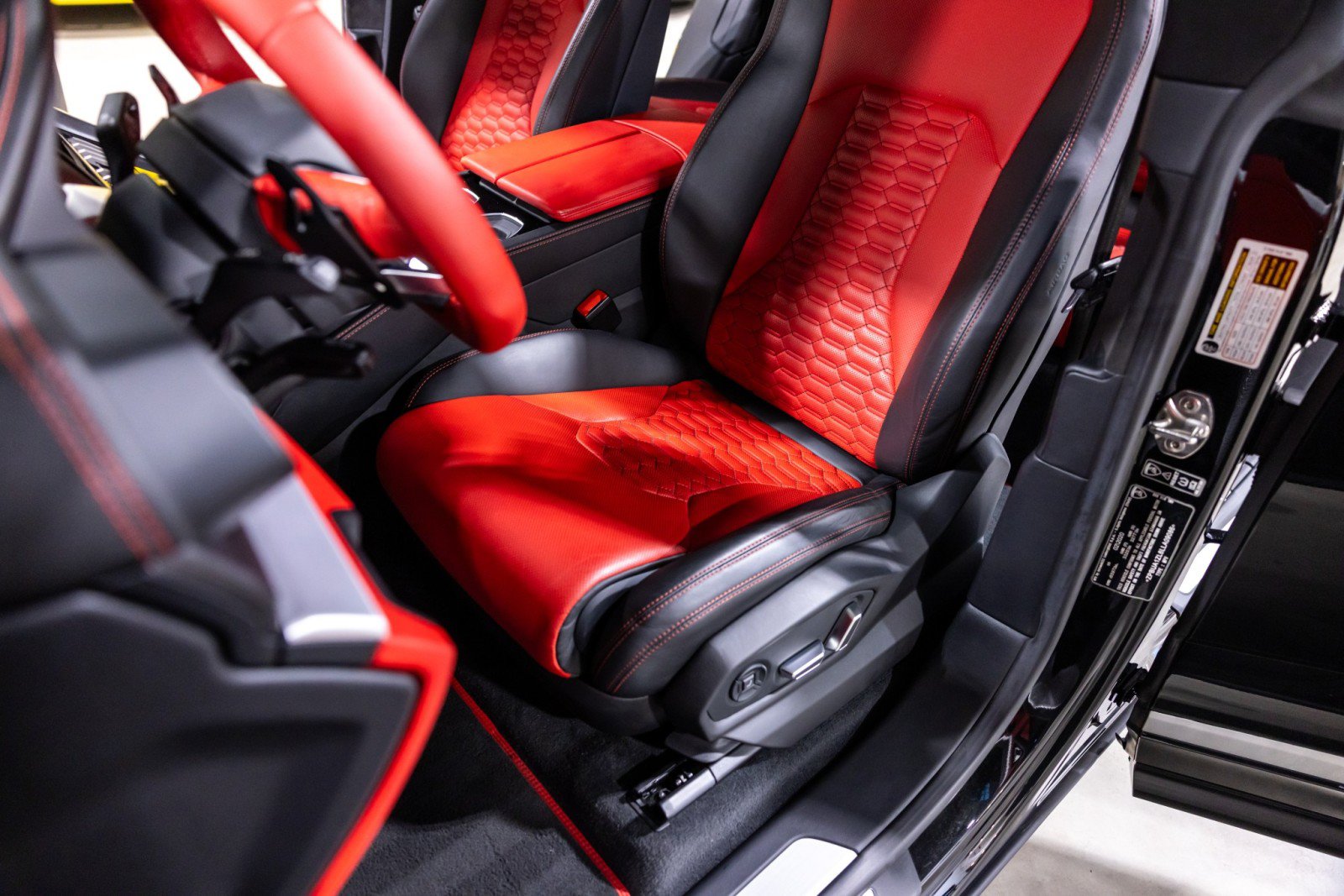 Used 2020 Lamborghini Urus AWD/4WD image 38