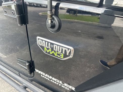 Used 2012 Jeep Wrangler Unlimited Rubicon image 4