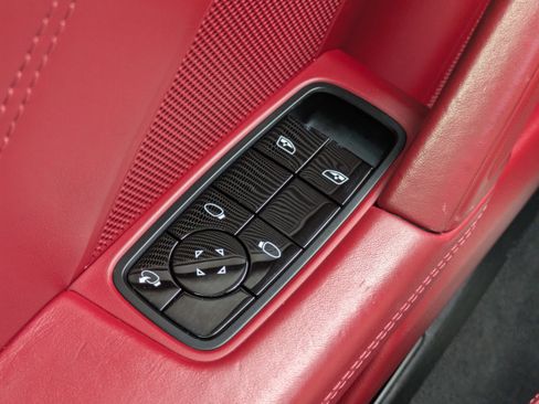 Used 2021 Porsche 911 Turbo image 28